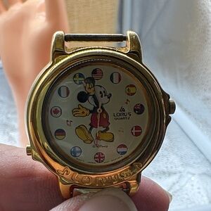 Lorus Gold Mickey Mouse Quartz Smartwatch